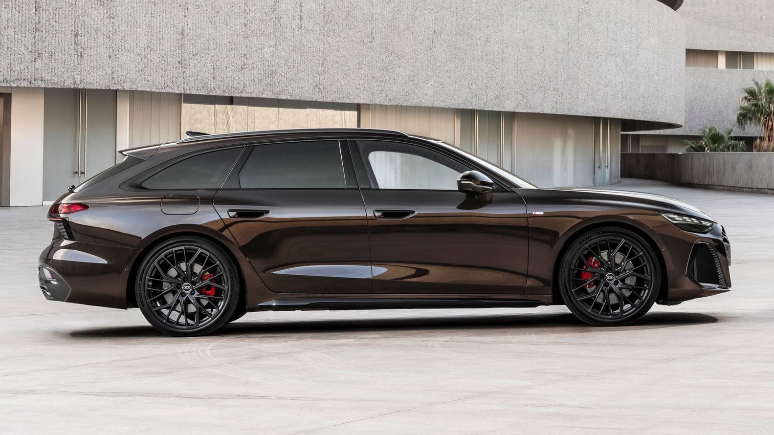 Platzhirsch: Mit knapp fünf Metern Länge gehört der A6 zu den Großen. Platzhirsch: Mit knapp fünf Metern Länge gehört der A6 zu den Großen.