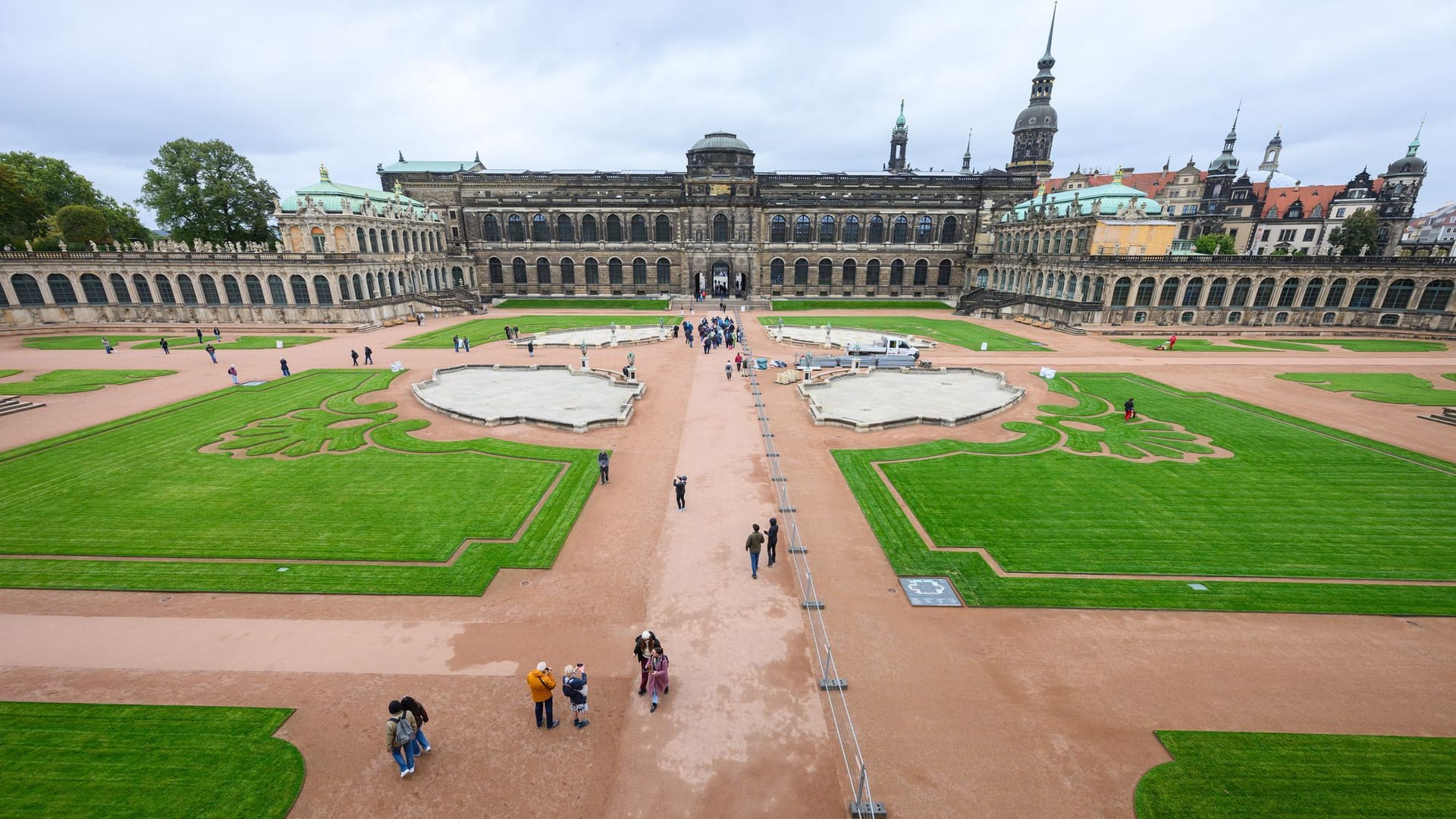 Innenhof-Sanierung des Dresdner Zwingers vor Abschluss Innenhof-Sanierung des Dresdner Zwingers vor Abschluss