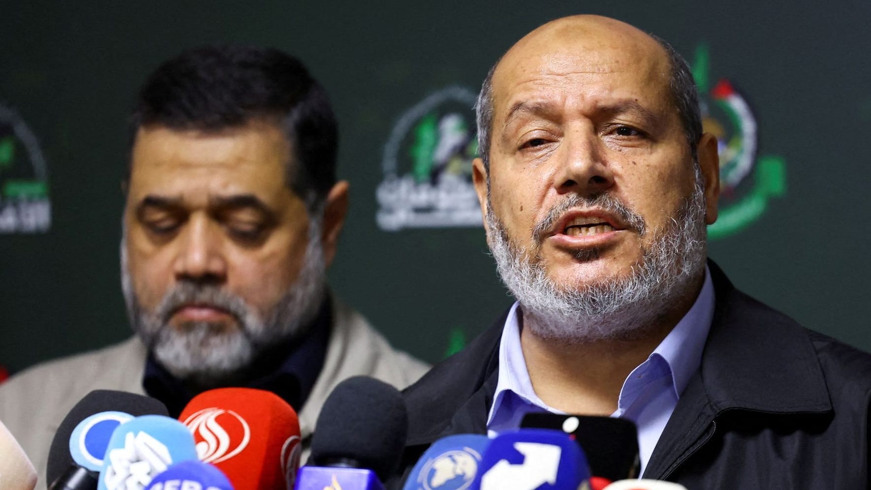 Chalil Al-Hajja (r) (Archivbild): Der Hamas-Chef bezieht sich auf Zusagen der USA. Chalil Al-Hajja (r) (Archivbild): Der Hamas-Chef bezieht sich auf Zusagen der USA.