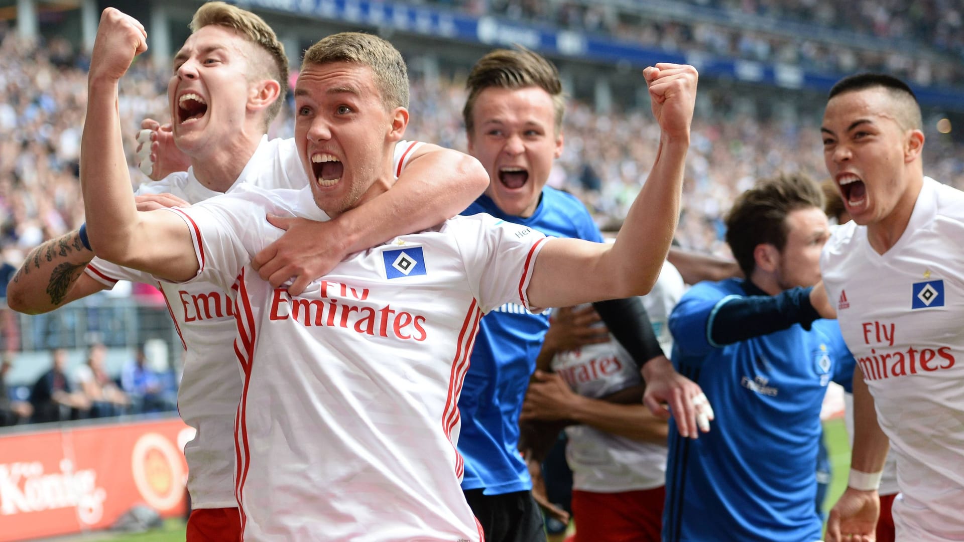 Holtby, Waldschmidt, Mickel und Wood jubeln (Archivbild): 2017 lieferten sich der HSV und Wolfsburg einen dramatischen Showdown um die Relegation. Holtby, Waldschmidt, Mickel und Wood jubeln (Archivbild): 2017 lieferten sich der HSV und Wolfsburg einen dramatischen Showdown um die Relegation.