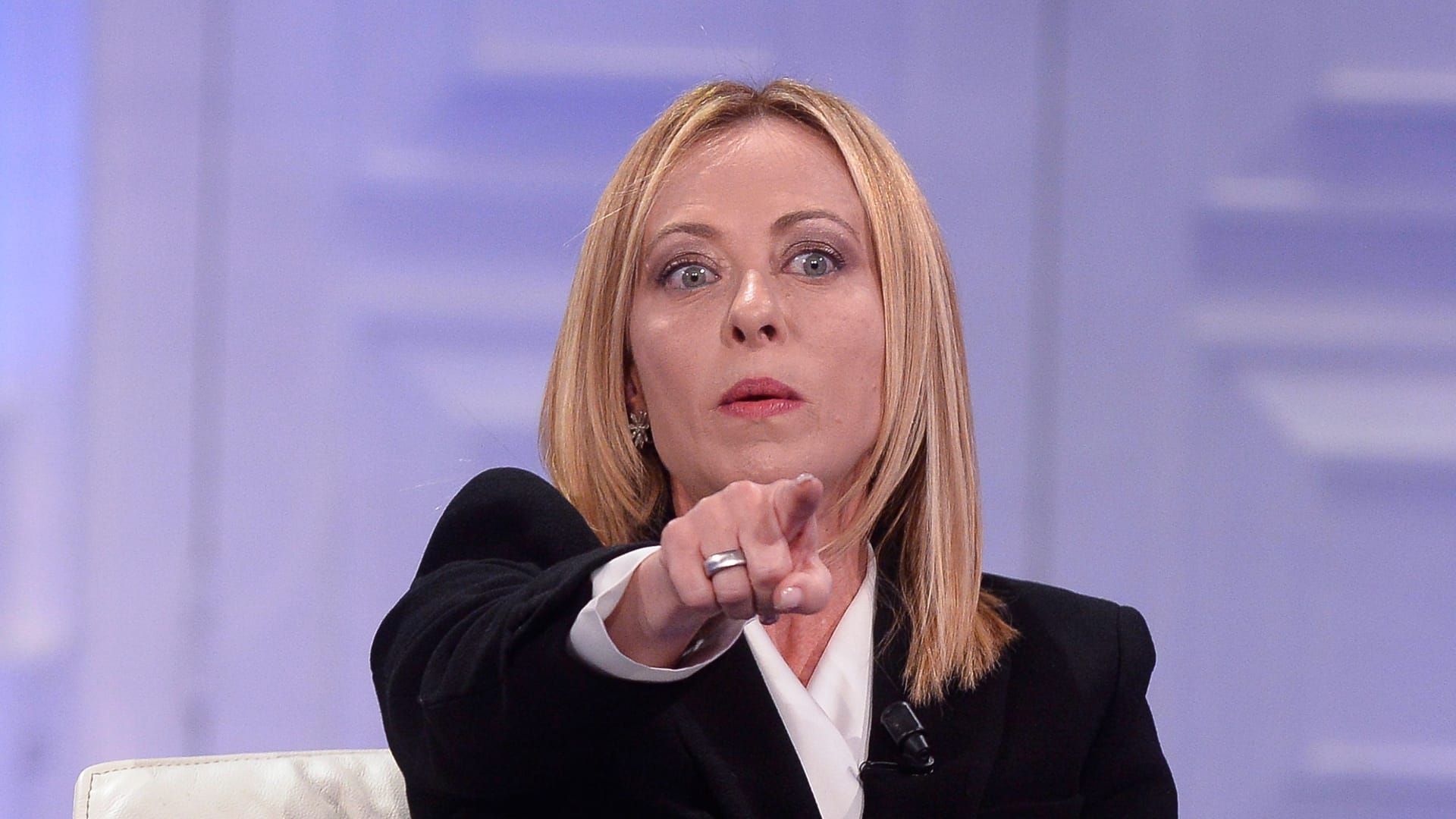 Giorgia Meloni bei einer Fernsehsendung. Ihre Partei will gegen Burkas vorgehen. (Archivbild) Giorgia Meloni bei einer Fernsehsendung. Ihre Partei will gegen Burkas vorgehen. (Archivbild)