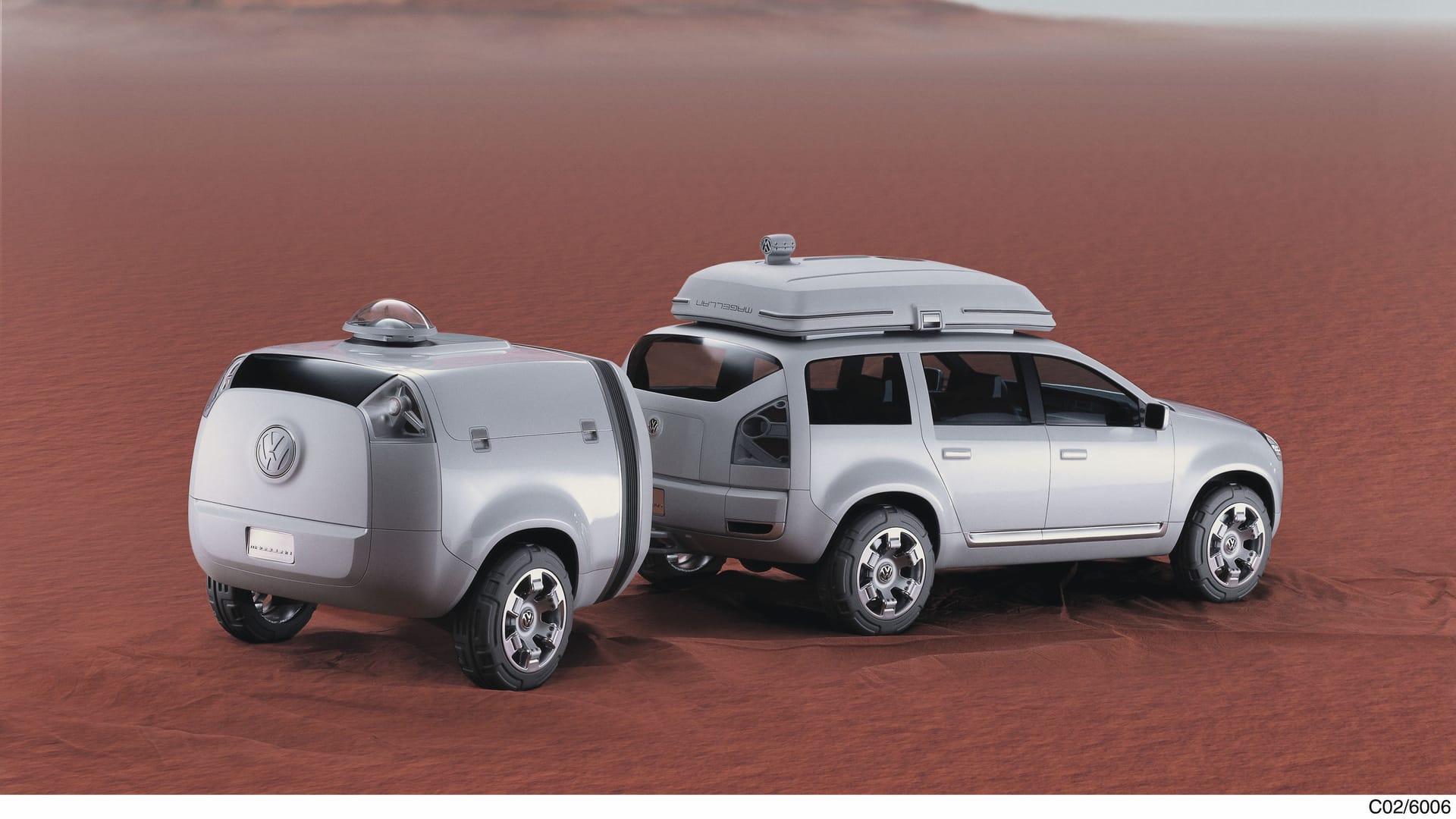 Mit Boot auf dem Dach und Campinganhänger im passenden Look: Der Magellan sollte Outdoor-Charme versprühen, ohne auf harten Geländewagen zu machen. Mit Boot auf dem Dach und Campinganhänger im passenden Look: Der Magellan sollte Outdoor-Charme versprühen, ohne auf harten Geländewagen zu machen.