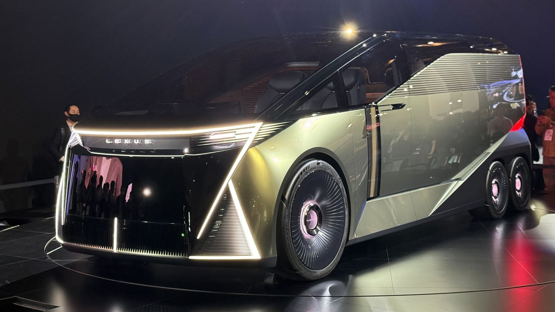 Die Van-Studie LS Concept von Lexus verspricht Luxus beim Komfort. Die Van-Studie LS Concept von Lexus verspricht Luxus beim Komfort.