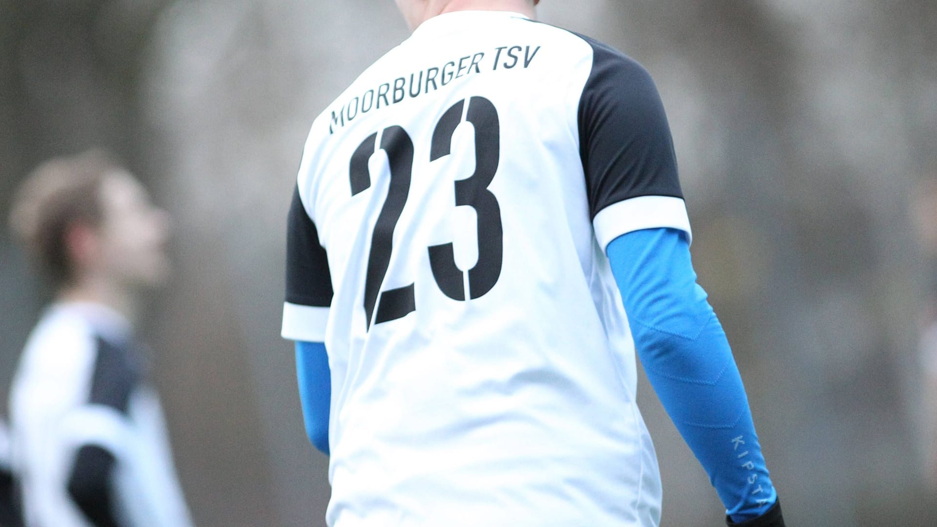 Ein Spieler des Moorburger TSV (Archivbild): Die Mannschaft aus dem 700-Einwohner-Stadtteil gilt als Hamburgs schlechtestes Fußballteam. Ein Spieler des Moorburger TSV (Archivbild): Die Mannschaft aus dem 700-Einwohner-Stadtteil gilt als Hamburgs schlechtestes Fußballteam.