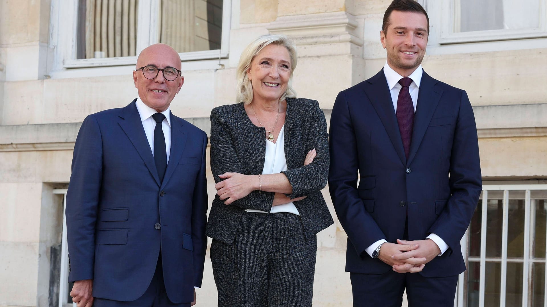 In Jordan Bardella (r.) hat Marine Le Pen bereits einen Nachfolger an der Spitze ihrer Partei gefunden. Er könnte einspringen, sollte das Urteil gegen die Rechtspopulistin bestätigt werden. In Jordan Bardella (r.) hat Marine Le Pen bereits einen Nachfolger an der Spitze ihrer Partei gefunden. Er könnte einspringen, sollte das Urteil gegen die Rechtspopulistin bestätigt werden.