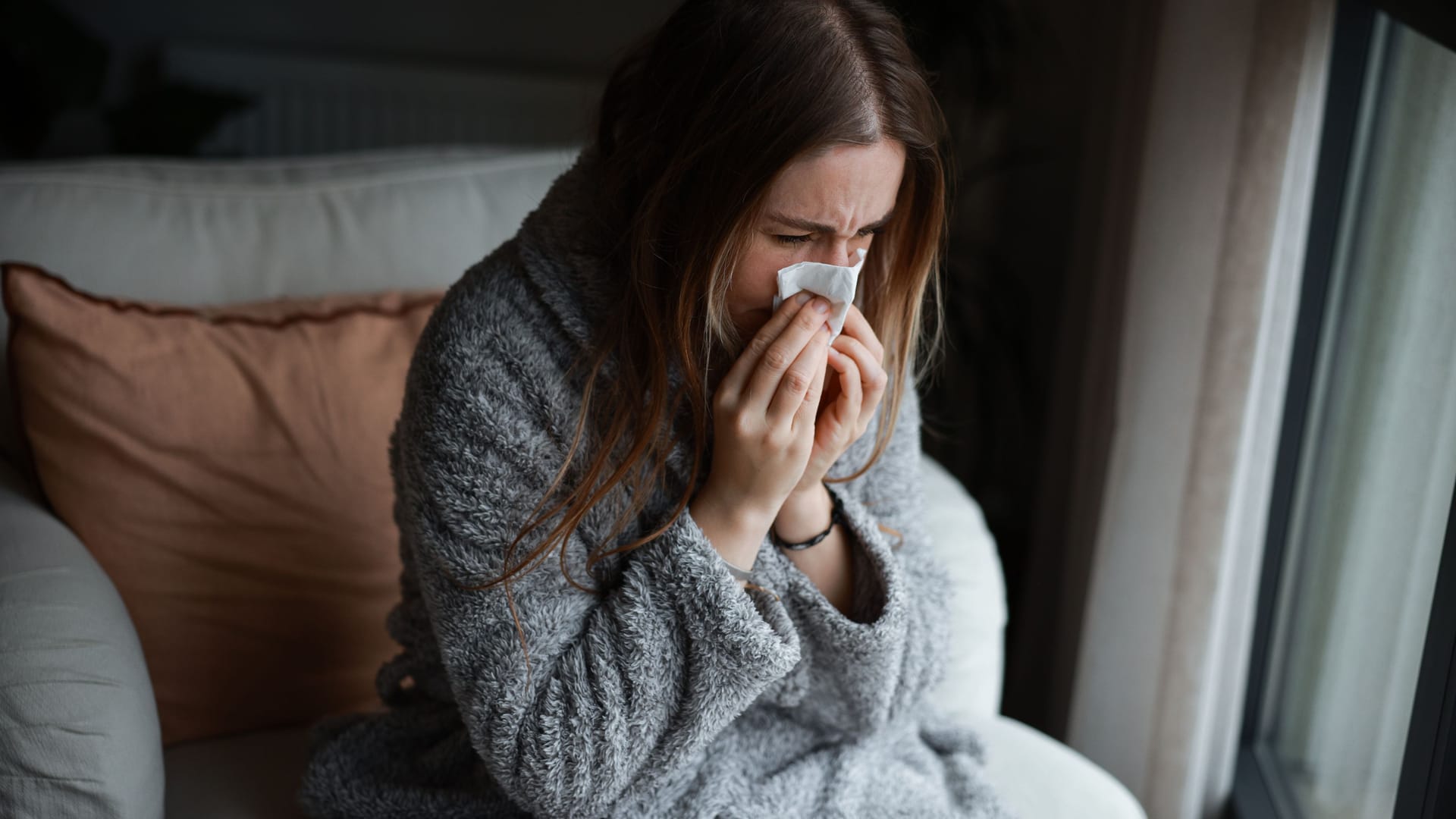 Erkältung: Gelangen Viren in die Nasennebenhöhlen könne sie zusätzliche Beschwerden auslösen. Erkältung: Gelangen Viren in die Nasennebenhöhlen könne sie zusätzliche Beschwerden auslösen.