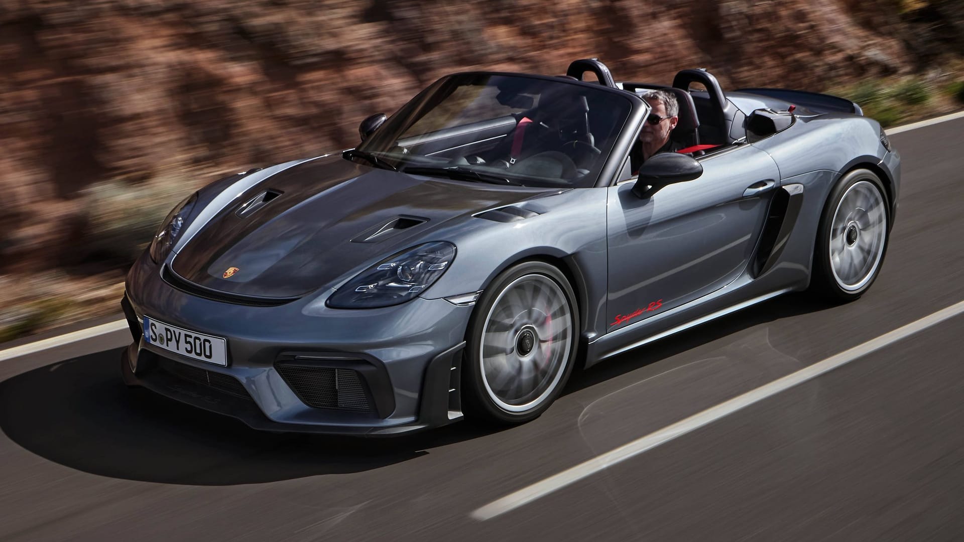 Ein Porsche 718 Cayman GT4 RS (Symbolbild): Ein solches Modell wurde bei dem Unfall bei Pforzheim schwer beschädigt.