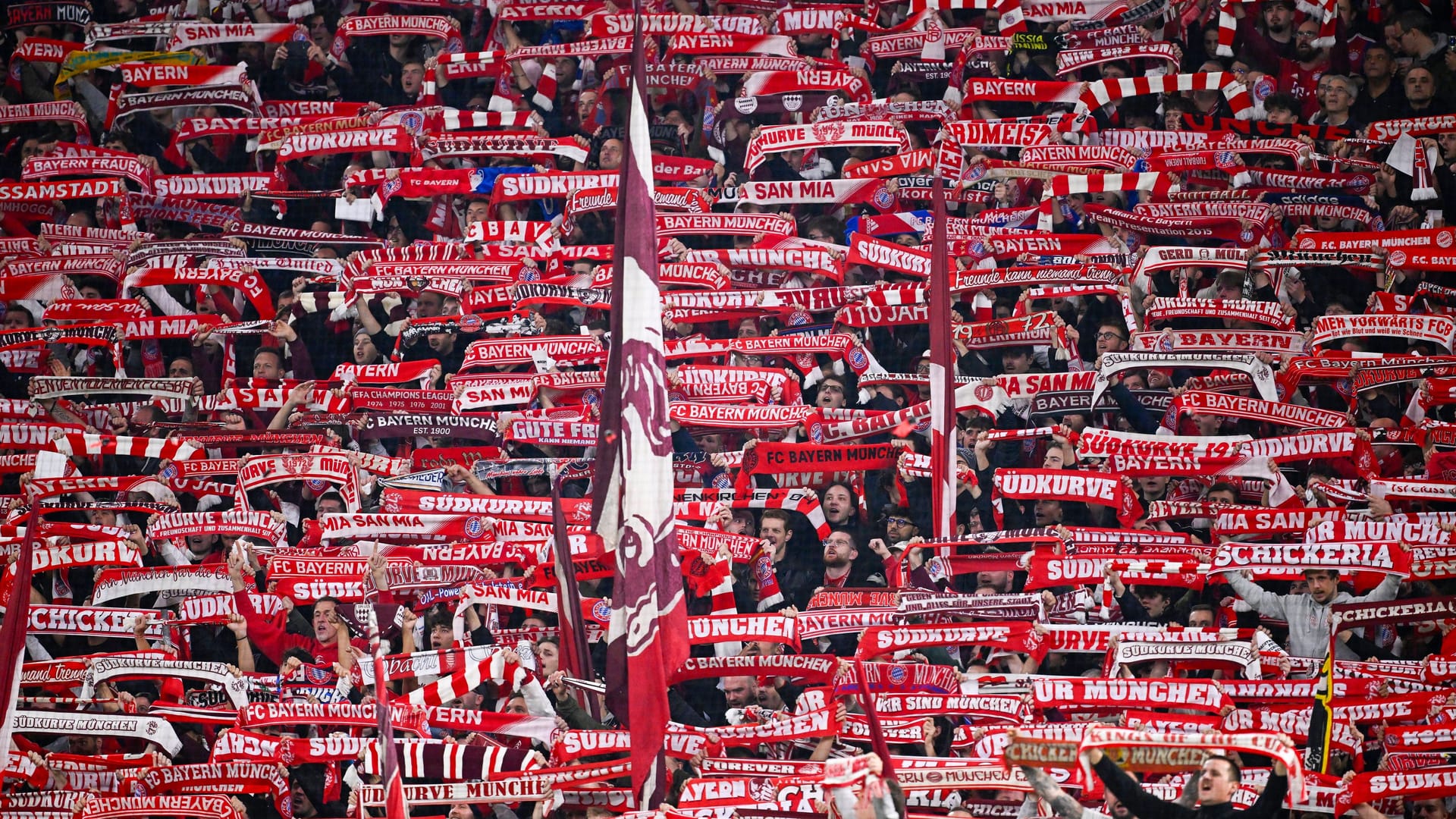 Bayern-Fans beim Spiel gegen Brügge: Die Anhänger des deutschen Rekordmeisters positionieren sich deutlich.
