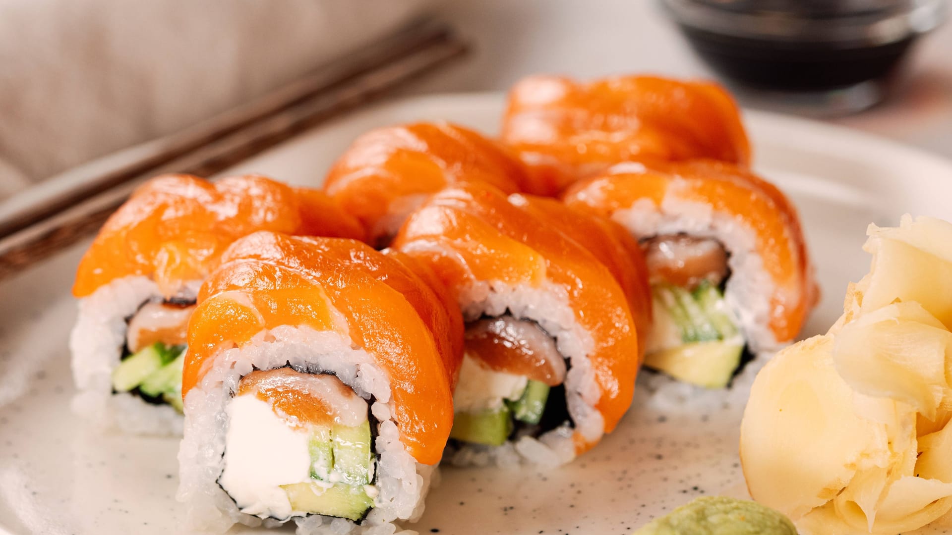 Sushi mit Lachs und Frischkäse (Symbolbild): Das Restaurant "Ja An" in Jork, das für Sushi und indochinesische Küche bekannt war, hatte bislang einen ausgezeichneten Ruf. Sushi mit Lachs und Frischkäse (Symbolbild): Das Restaurant "Ja An" in Jork, das für Sushi und indochinesische Küche bekannt war, hatte bislang einen ausgezeichneten Ruf.