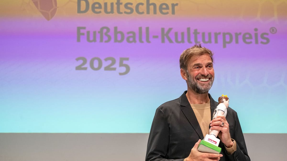 Jürgen Klopp nimmt Pries für Kultur im Fußball entgegen