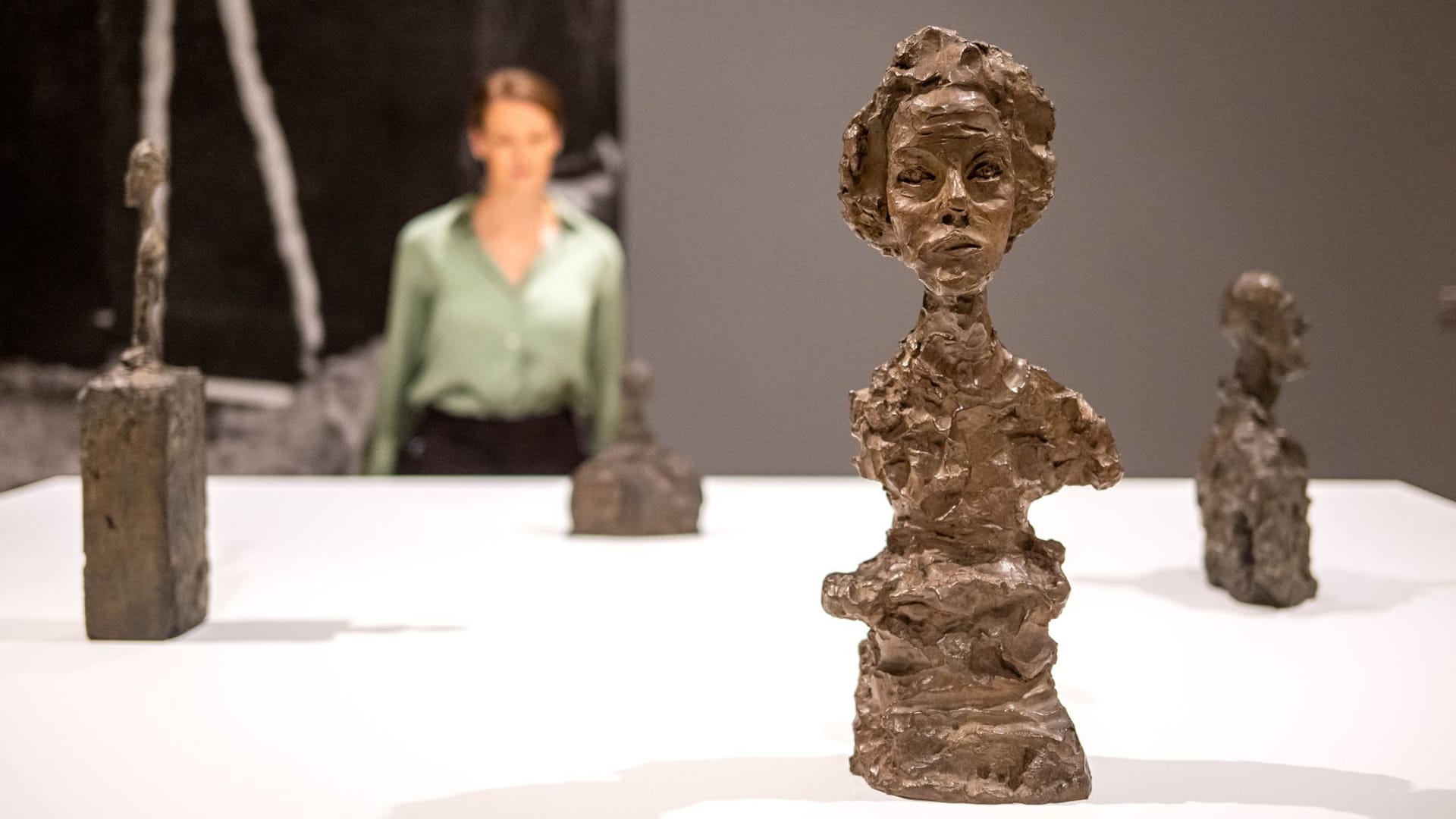 Die "Büste von Annette IV" ist in der Ausstellung "Alberto Giacometti. Das Maß der Welt" zu sehen. Die Kunsthalle Bremen zeigt die Ausstellung bis zum 15. Februar 2026. Die "Büste von Annette IV" ist in der Ausstellung "Alberto Giacometti. Das Maß der Welt" zu sehen. Die Kunsthalle Bremen zeigt die Ausstellung bis zum 15. Februar 2026.