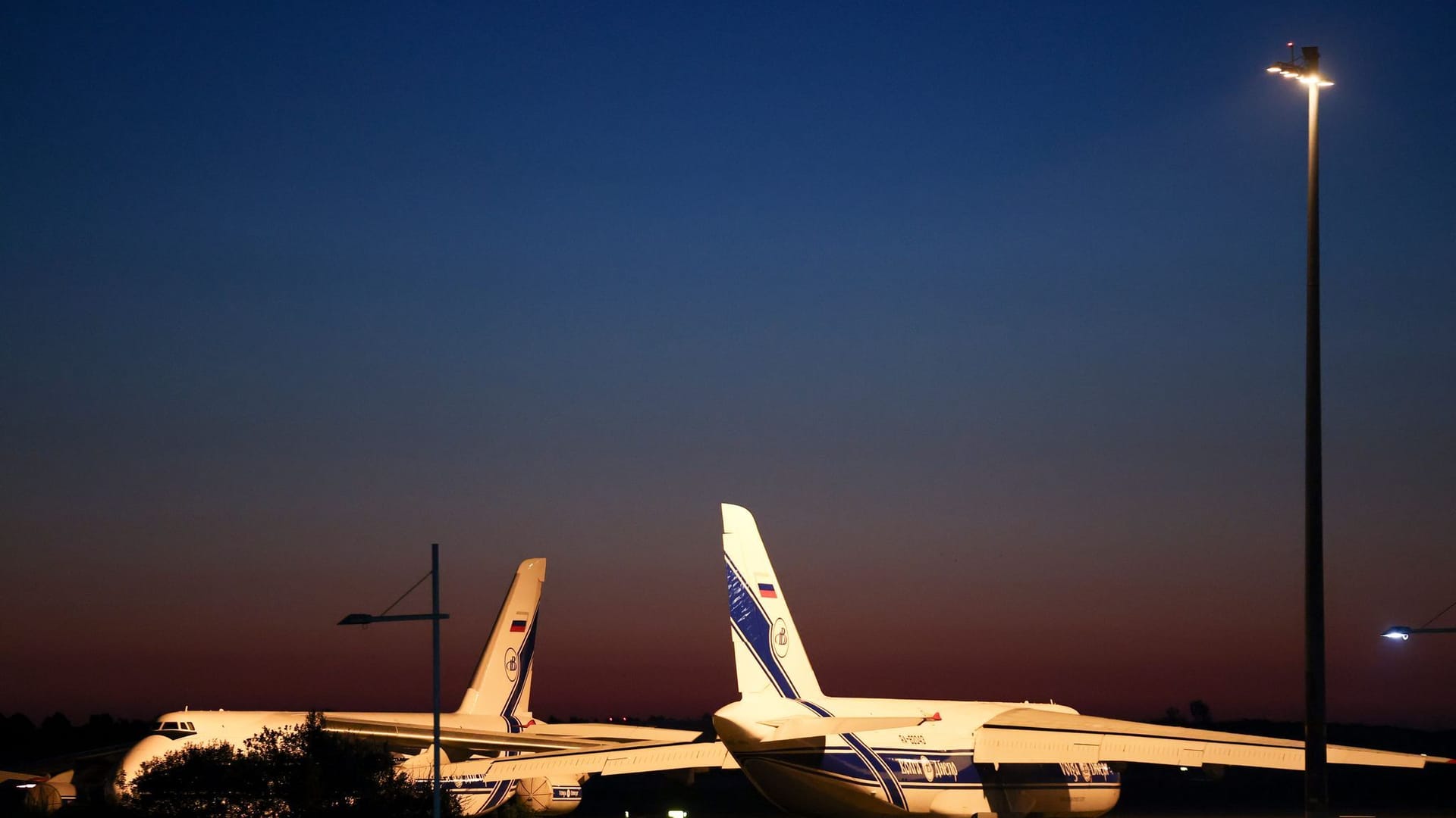 Flughafen Leipzig/Halle - Russische Antonow Flughafen Leipzig/Halle - Russische Antonow