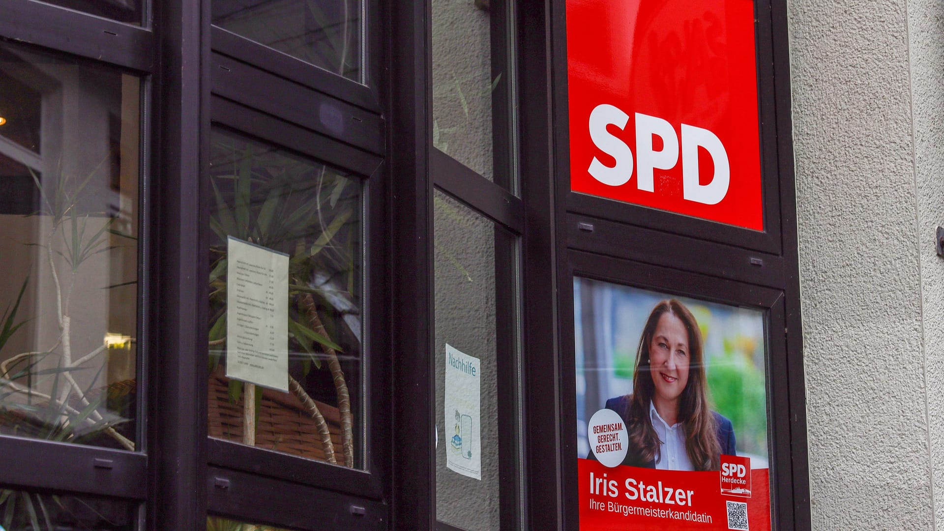 SPD-Kommunalbüro in Herdecke: Die Politik nimmt Anteil am Schicksal von Iris Stalzer. SPD-Kommunalbüro in Herdecke: Die Politik nimmt Anteil am Schicksal von Iris Stalzer.