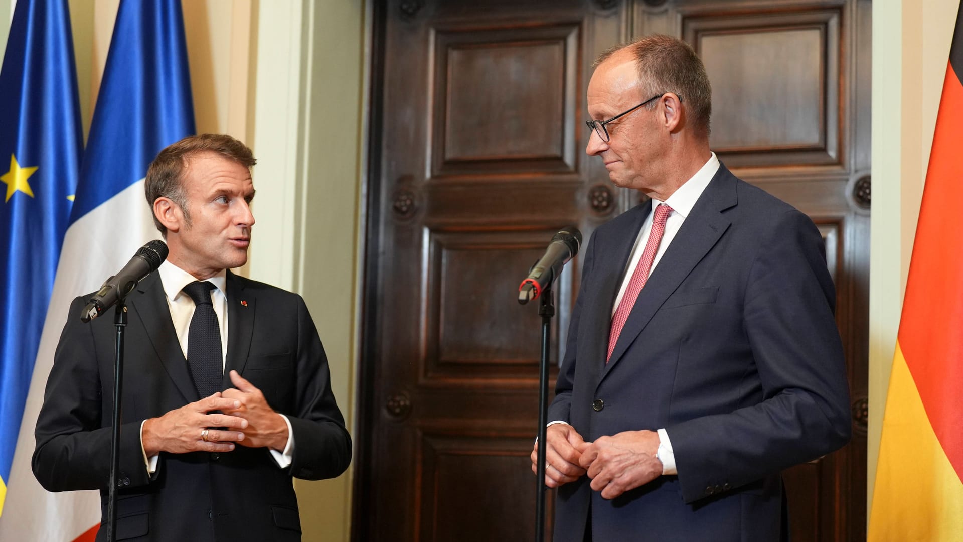 Emmanuel Macron und Friedrich Merz: Europa muss seine militärische Abschreckung dringend ausbauen, sagt Daniel Marwecki. Emmanuel Macron und Friedrich Merz: Europa muss seine militärische Abschreckung dringend ausbauen, sagt Daniel Marwecki.