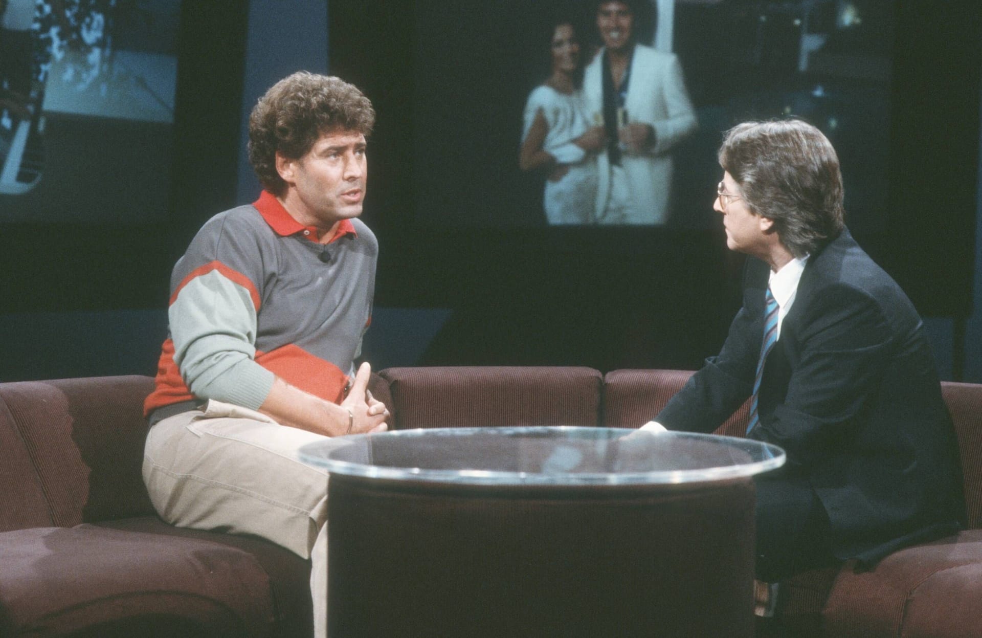 1984: Jack White mit Frank Elstner in einem Fernsehinterview. 1984: Jack White mit Frank Elstner in einem Fernsehinterview.