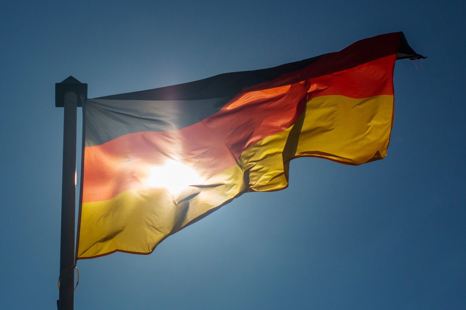 Wie weit ist es mit Einigkeit und Recht und Freiheit noch her?