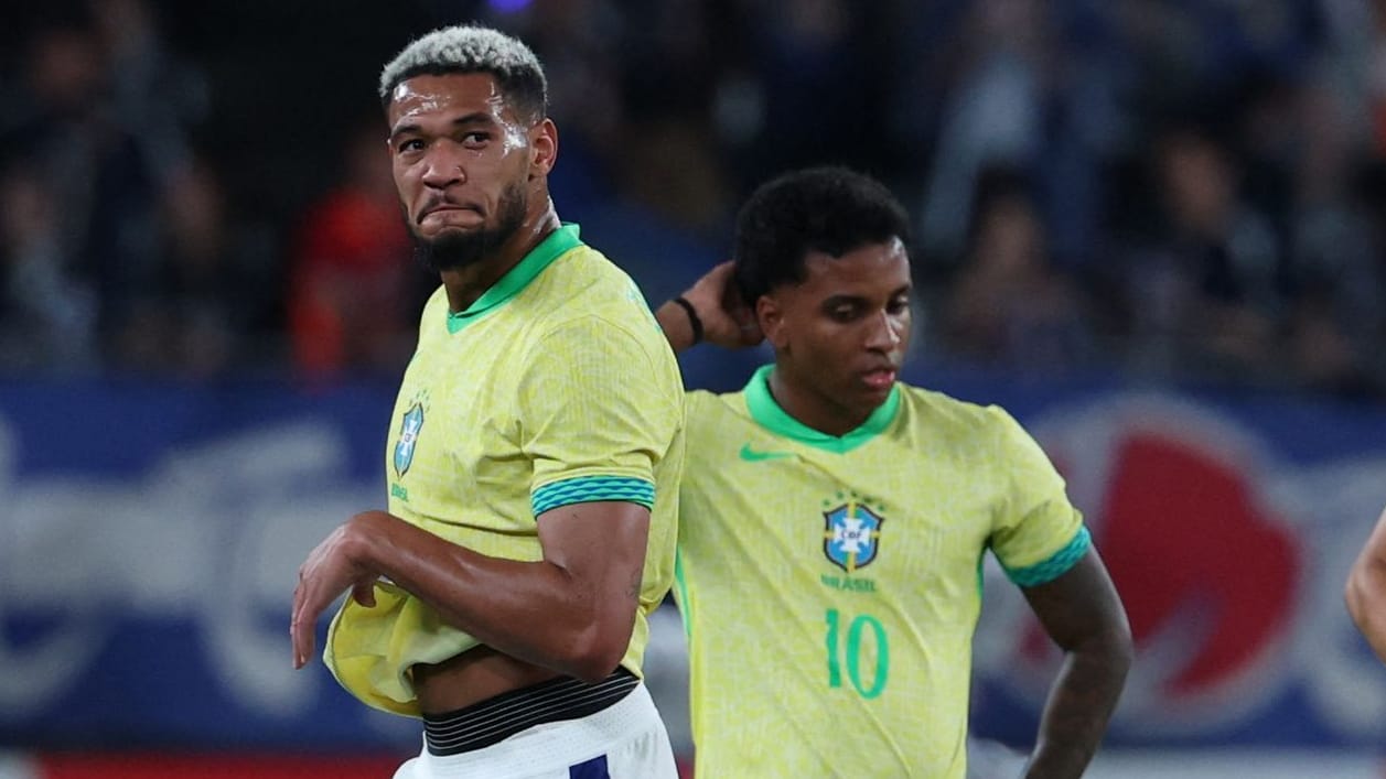 Joelinton (l.) neben Rodrygo: Sie konnten die Niederlage nicht verhindern.