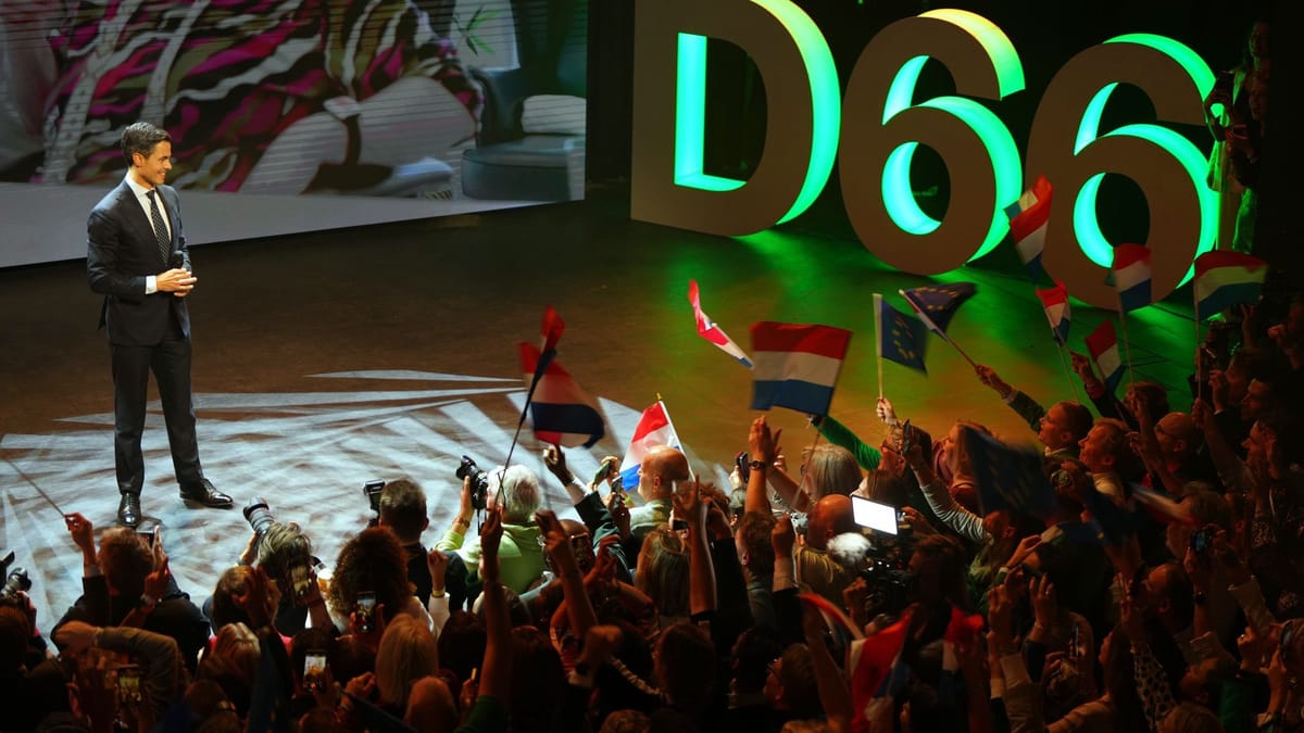 Neue Hochrechnung: Wilders und Linksliberale gleichauf