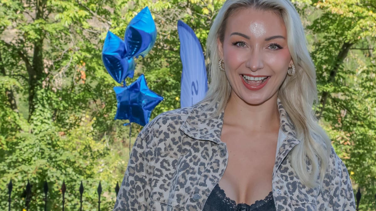 Anna-Carina Woitschack bedankt sich mit Bikinifotos