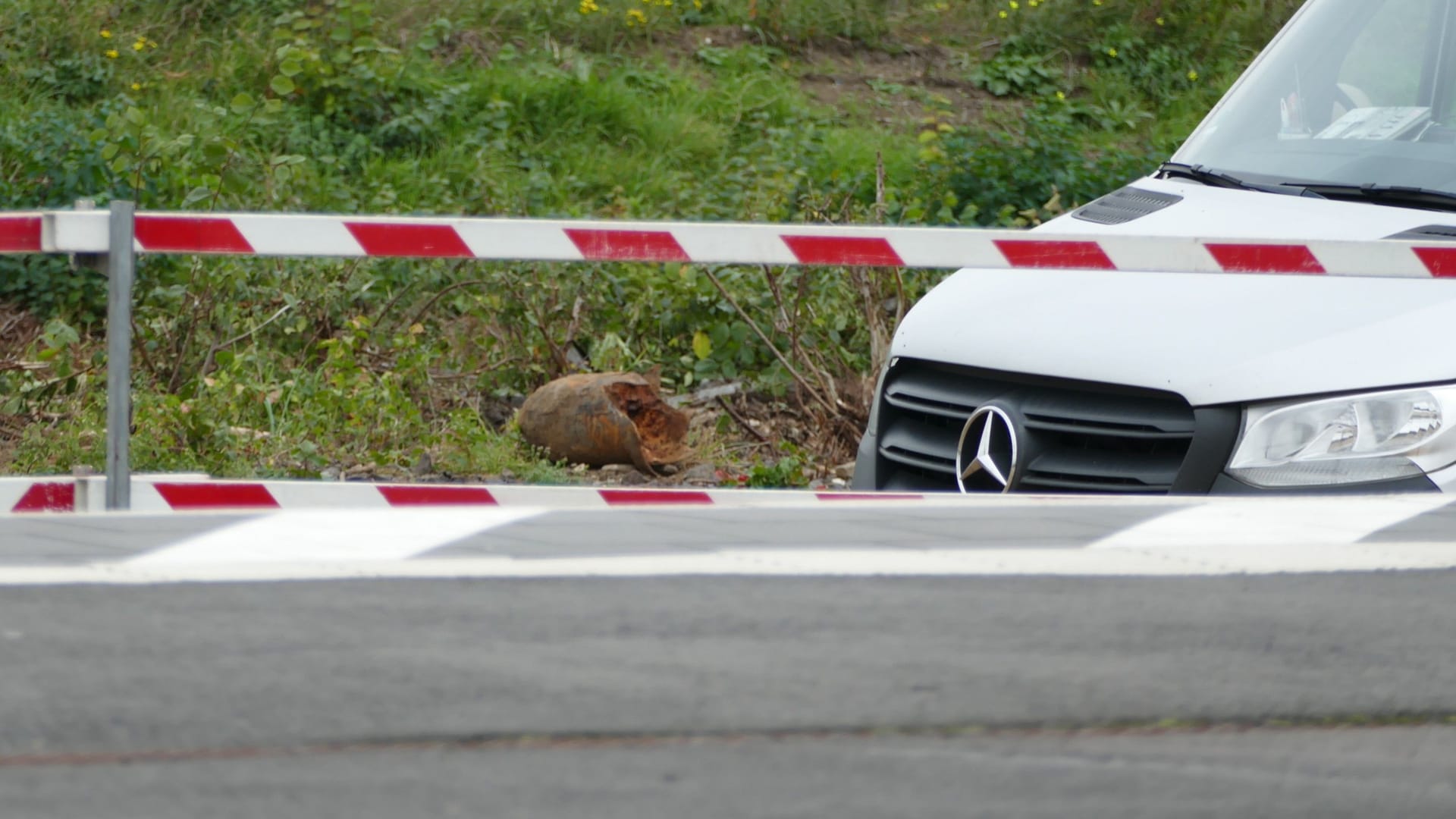 Blindgänger am Bahnhof Menden in Königswinter: Auch die Autobahn ist betroffen. Blindgänger am Bahnhof Menden in Königswinter: Auch die Autobahn ist betroffen.