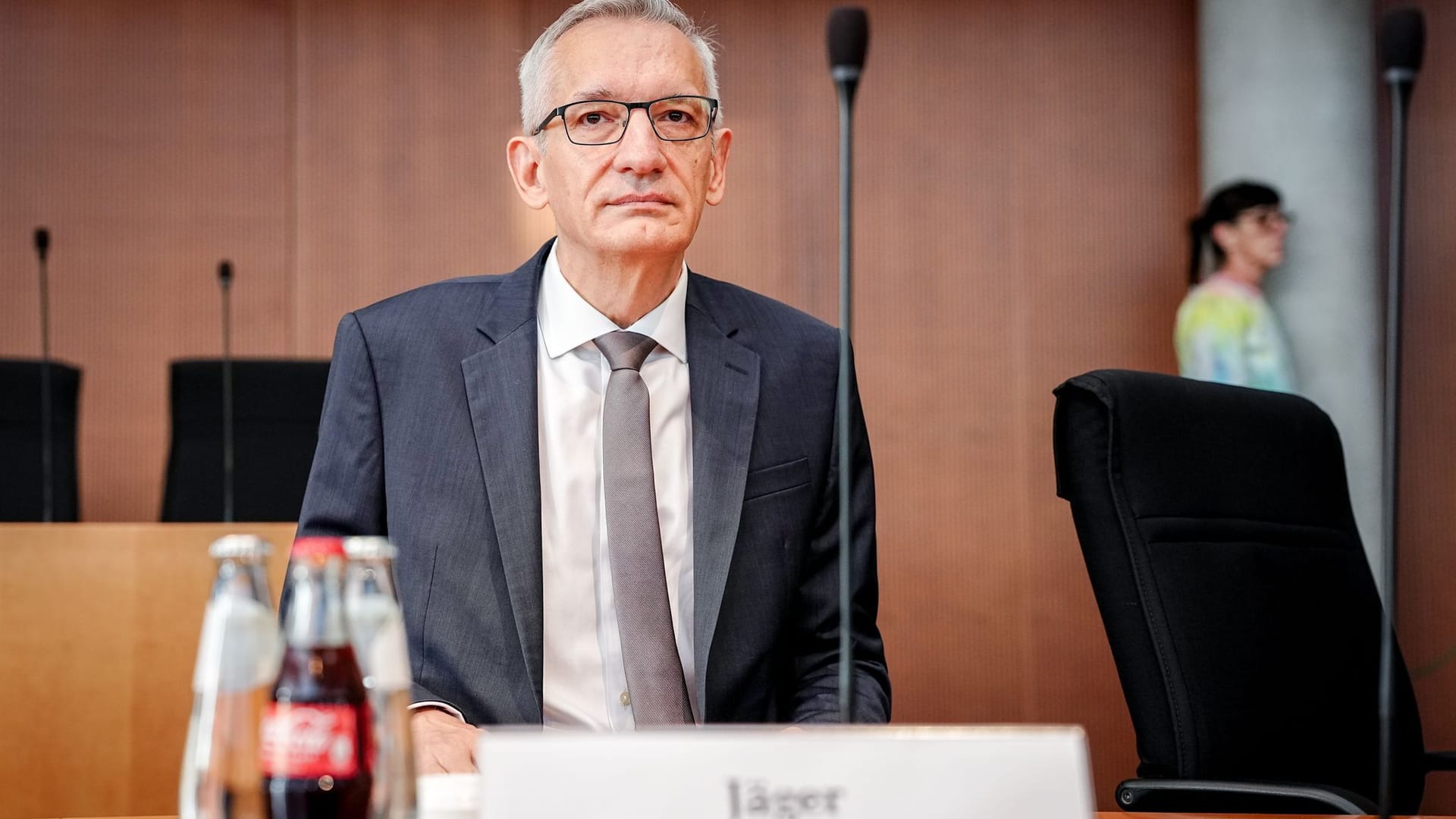 Öffentliche Anhörung der Präsidenten der Nachrichtendienste Öffentliche Anhörung der Präsidenten der Nachrichtendienste