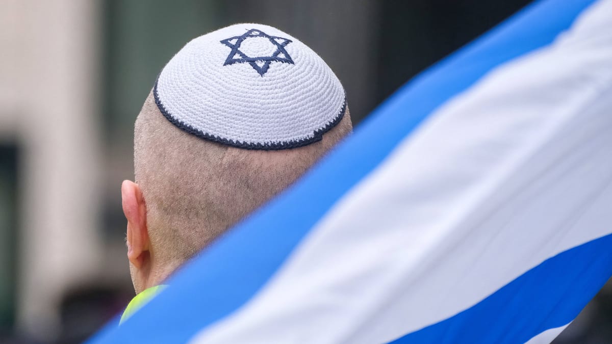 Bremen: Vermummte verbrennen Israel-Flagge – Einsatz in Gröpelingen