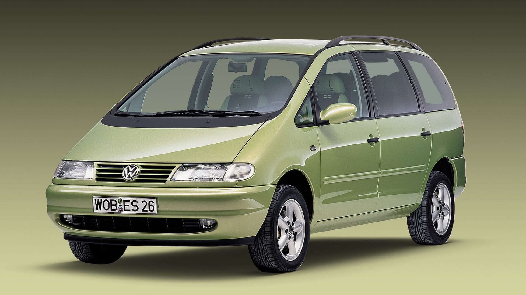 Das war mal groß: Mit 4,62 Metern ist der Sharan I deutlich kürzer als ein aktueller 3er BMW. Trotzdem bietet er Platz für sieben Insassen. Das war mal groß: Mit 4,62 Metern ist der Sharan I deutlich kürzer als ein aktueller 3er BMW. Trotzdem bietet er Platz für sieben Insassen.