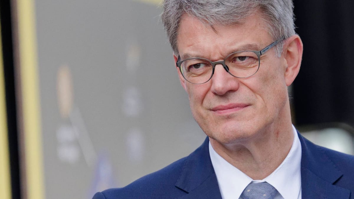 Minister Schnieder zurück im Dienst nach Kreislaufkollaps bei Klausur