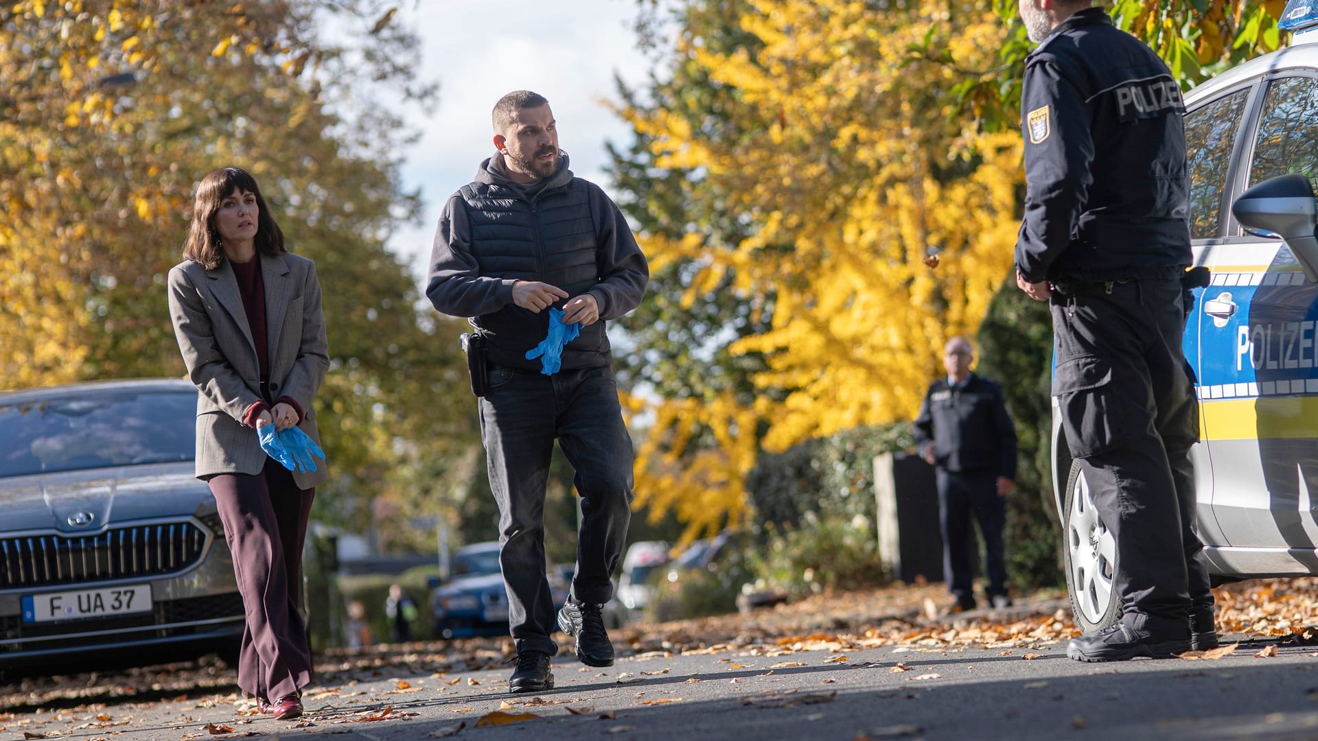 "Tatort: Dunkelheit": Maryam Azadi (Melika Foroutan) und Hamza Kulina (Edin Hasanovic) sind die neuen Ermittler in Frankfurt am Main.
