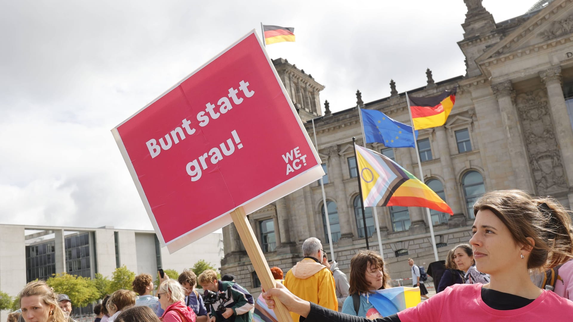 Demonstration vor dem Bundestag in Berlin. Demonstration vor dem Bundestag in Berlin.