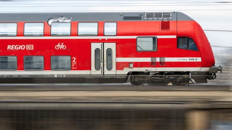 Ein Regionalexpress der DB Regio (Symbolbild): Einzelne Züge zwischen Hamburg und Hannover beziehungsweise Bremen und Hannover fielen komplett aus. Ein Regionalexpress der DB Regio (Symbolbild): Einzelne Züge zwischen Hamburg und Hannover beziehungsweise Bremen und Hannover fielen komplett aus.