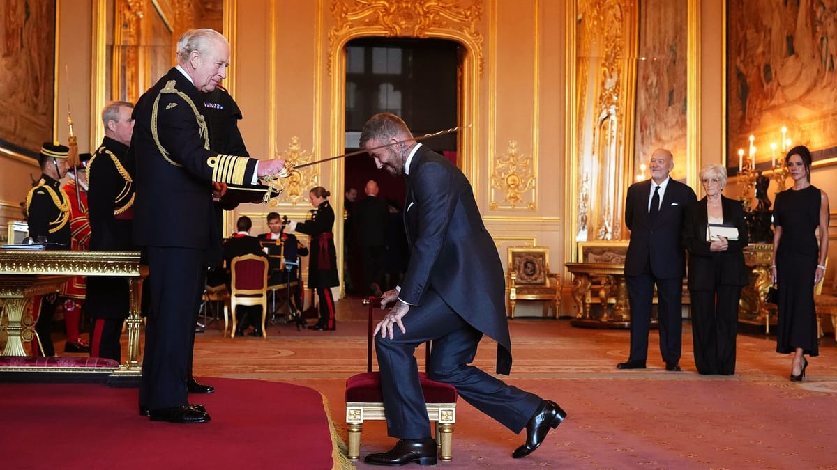 David Beckham: Ex-Fußball-Star von König Charles zum Ritter geschlagen