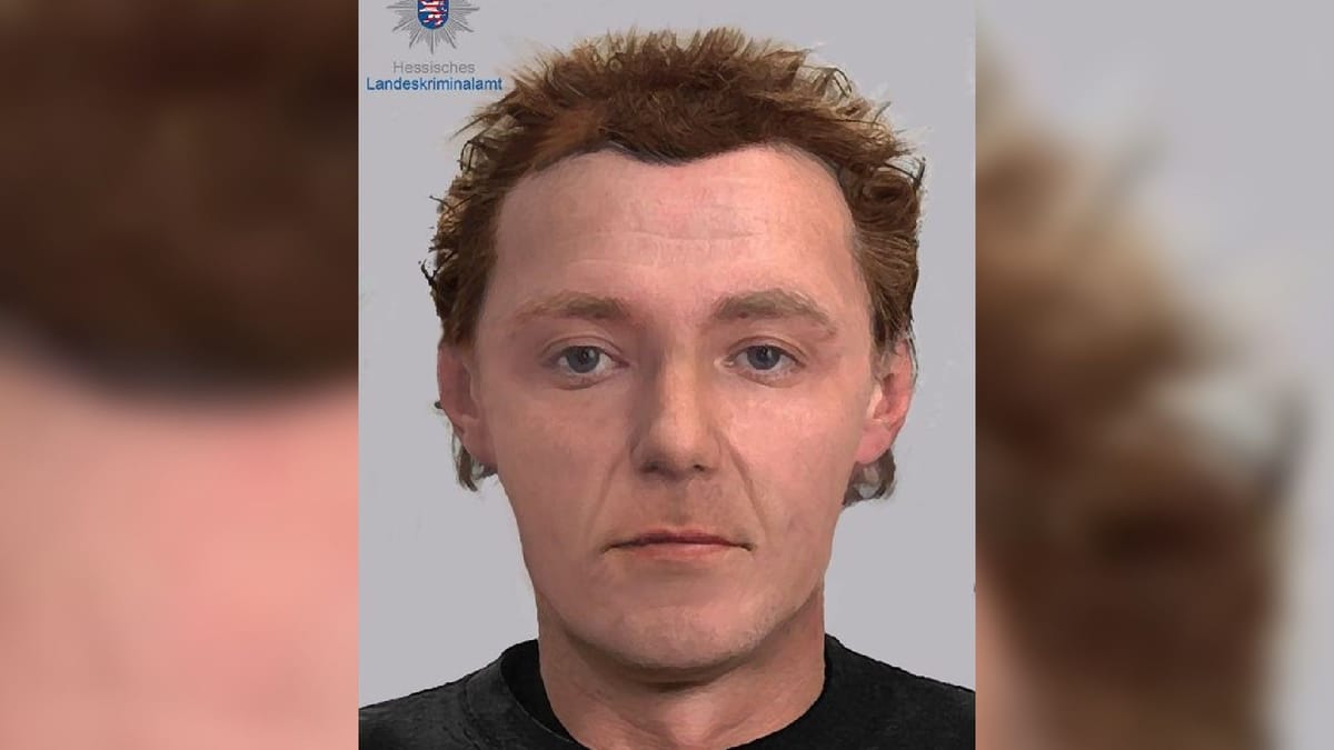 Leiche liegt monatelang auf Hochsitz – Polizei zeigt Bilder