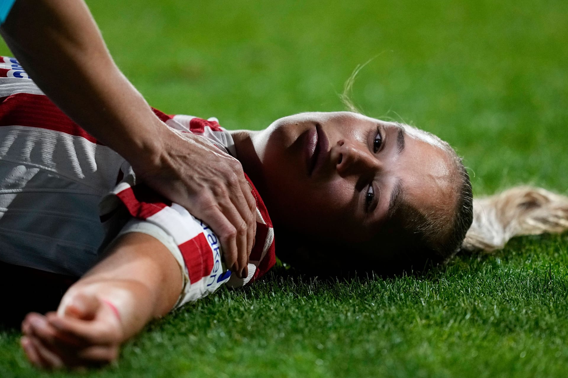 Andrea Medina am Boden: Sie erlitt schwere Kopfverletzungen.