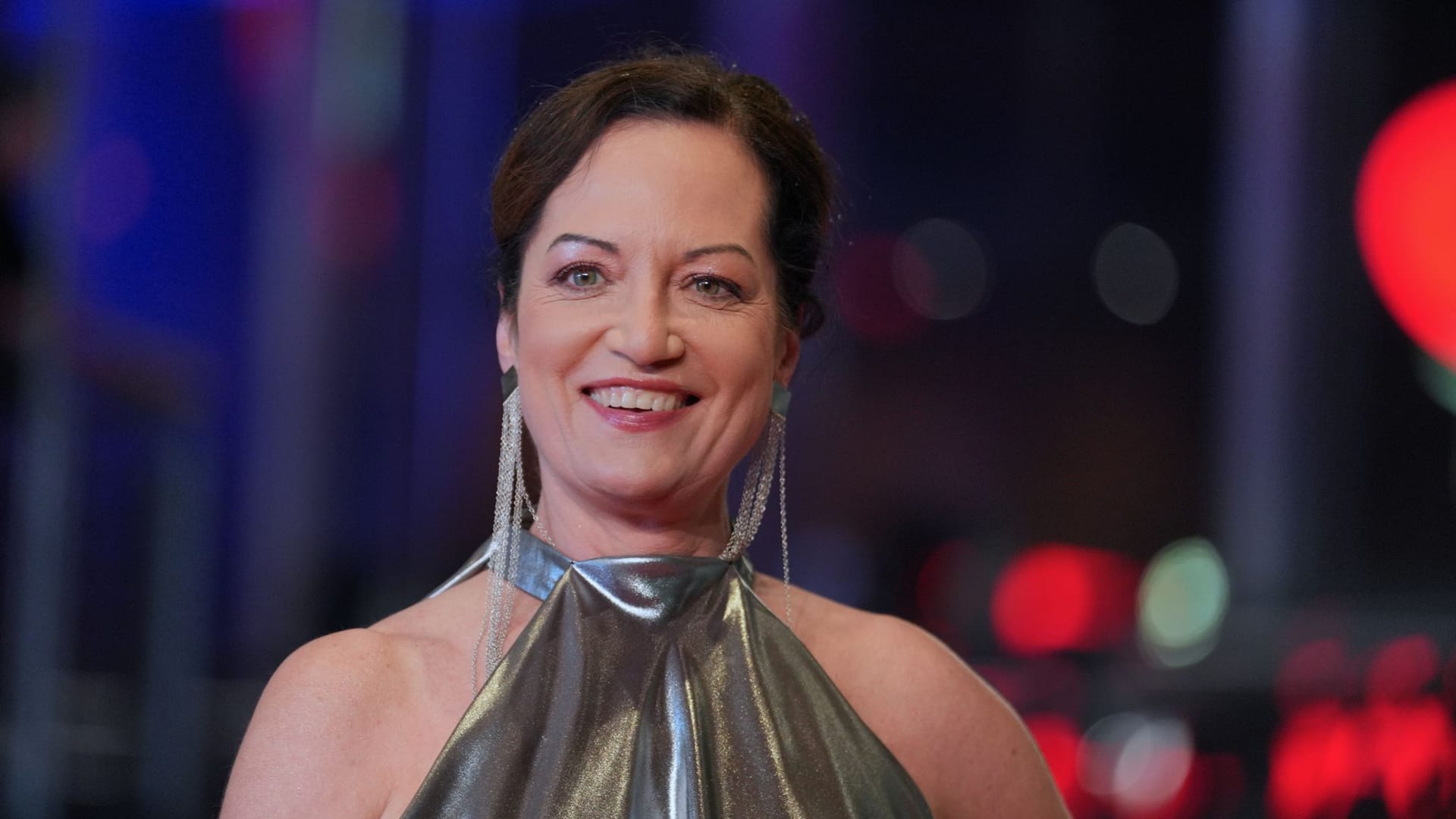 Die Schauspielerin Natalia Wörner steht während der Eröffnung der Berlinale auf dem roten Teppich. Sie schied bei "The Masked Singer: aus. Die Schauspielerin Natalia Wörner steht während der Eröffnung der Berlinale auf dem roten Teppich. Sie schied bei "The Masked Singer: aus.