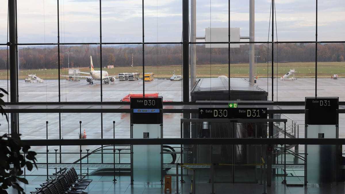 Flughafen Köln/Bonn: Erneut Passagiere auf Flugfeld