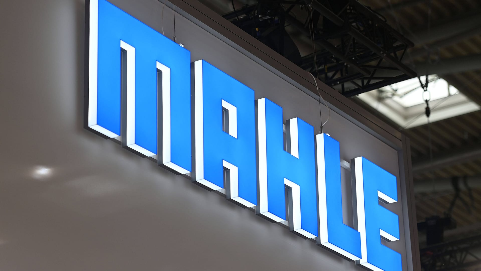 Das Mahle-Logo (Symbolbild): Der Standort Fellbach des Unternehmens soll vor dem Aus stehen. Das Mahle-Logo (Symbolbild): Der Standort Fellbach des Unternehmens soll vor dem Aus stehen.