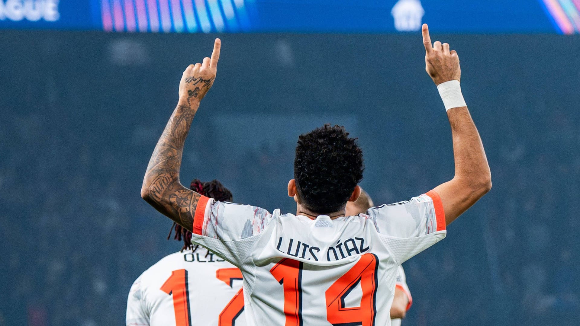 Hier war noch alles okay: Luis Díaz jubelt über seine zwei Tore. Hier war noch alles okay: Luis Díaz jubelt über seine zwei Tore.