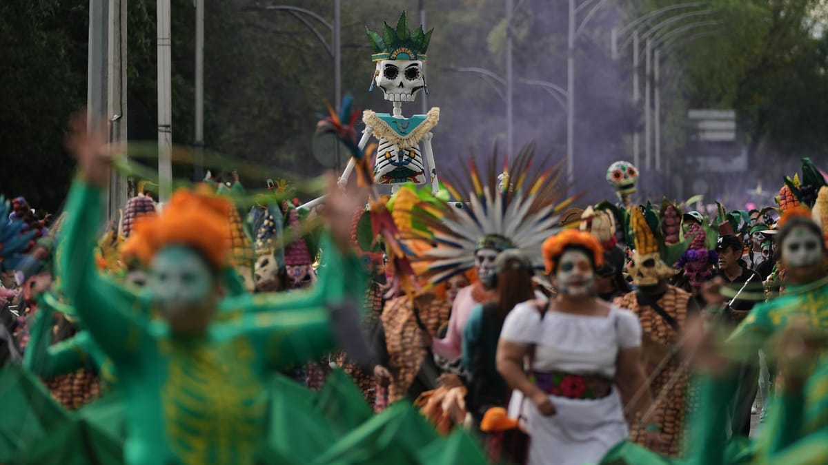 Tag der Toten: 1,5 Millionen Menschen bei Parade in Mexiko