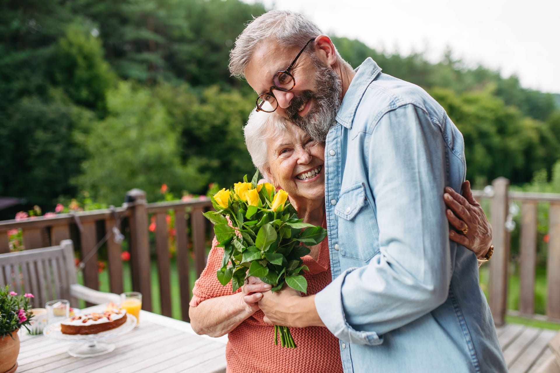 Geburtstagsparty: Wie der Ehrentag gefeiert wird, ist stark vom Alter abhängig. Je älter, desto gelassener werden Deutsche im Zusammenhang mit ihrem Geburtstag. (Symbolbild)