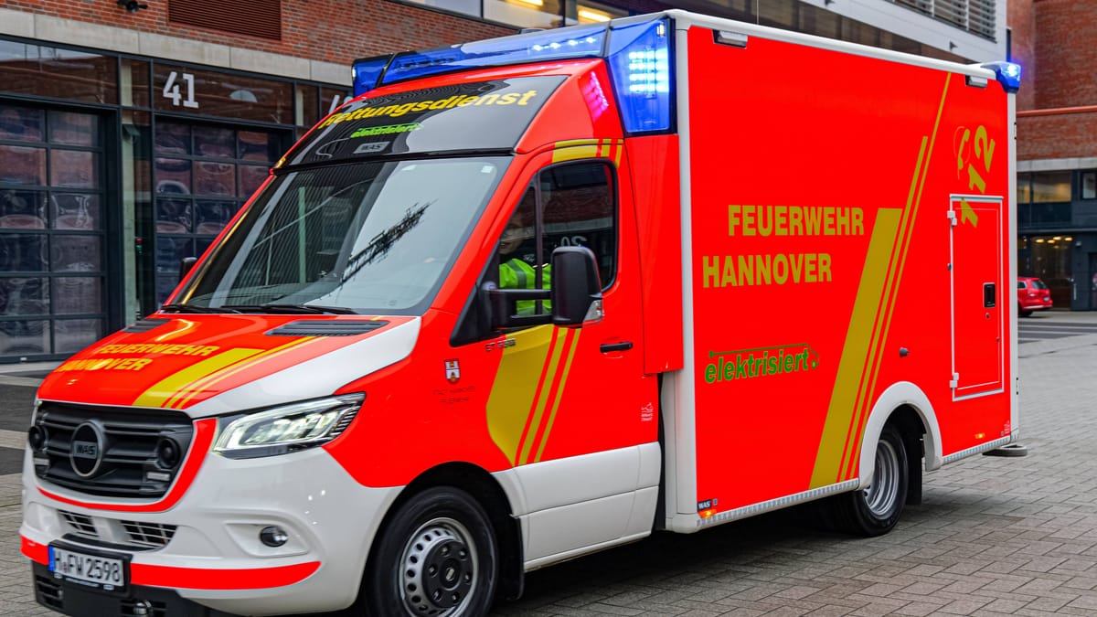 Unfall in Lehrte: Autos kollidieren frontal – fünf Menschen verletzt