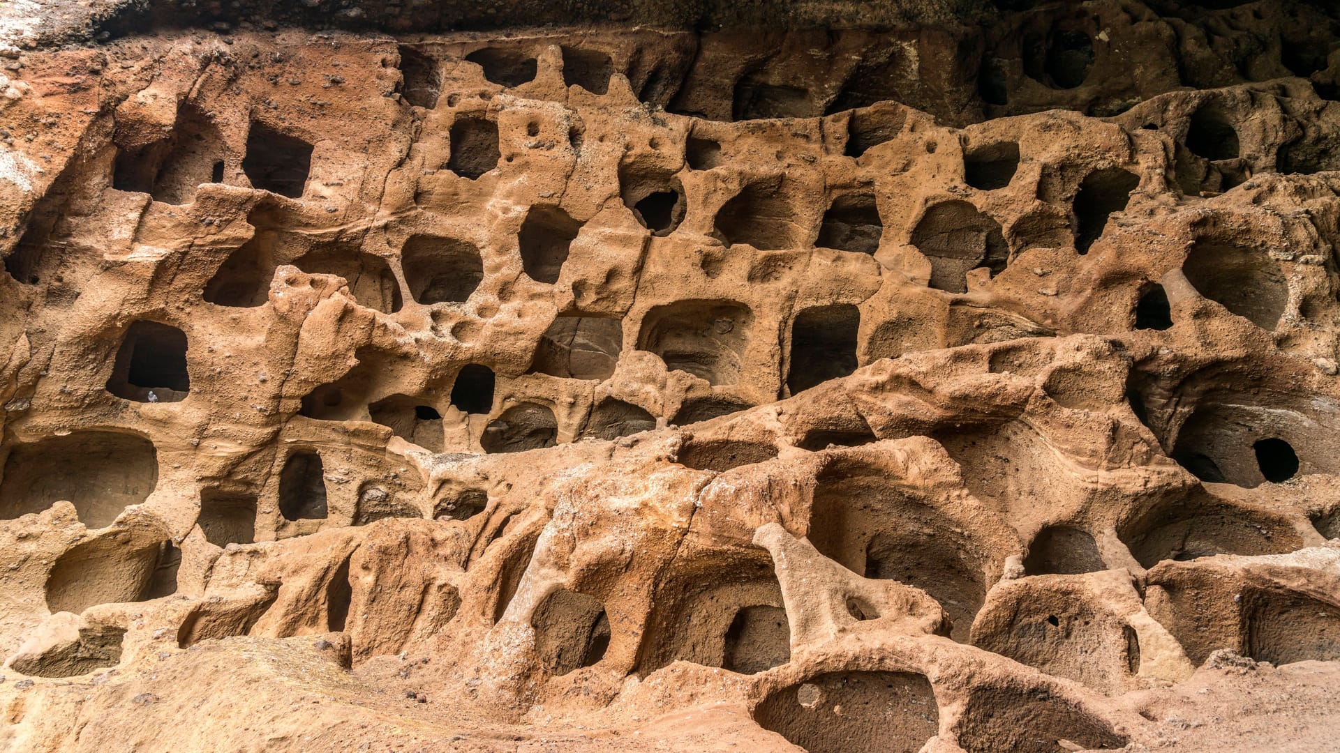 Getreidespeicher: Vor mehr als 1.000 Jahren legte die Altkanarier am Rande des Bandama-Kraters Höhlen an. Getreidespeicher: Vor mehr als 1.000 Jahren legte die Altkanarier am Rande des Bandama-Kraters Höhlen an.
