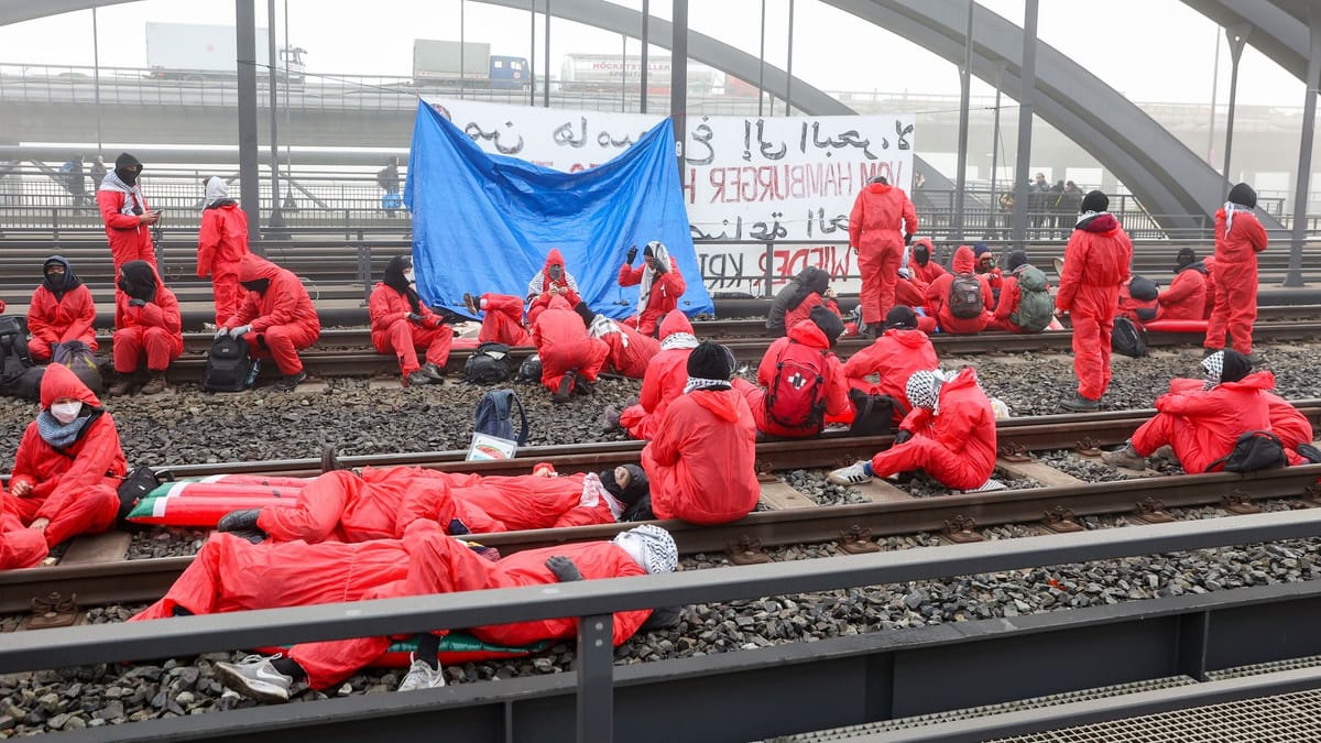 Aktivisti blokirali železniške tire v hamburškem pristanišču zaradi izvoza orožja v Izrael
