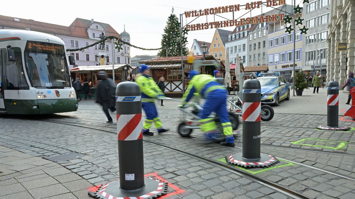 Poller-werden-im-Minutentakt-neben-Weihnachtsmarkt-bewegt