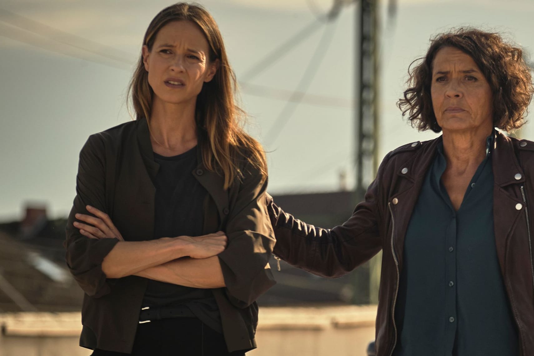 "Tatort" vom SWR: Johanna Stern (Lisa Bitter) und Lena Odenthal (Ulrike Folkerts) suchen nach Antworten.