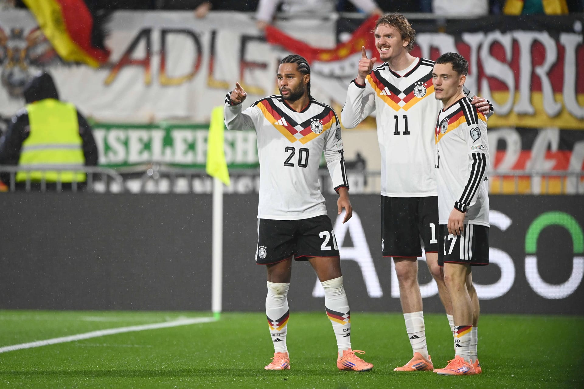 Deutschland gewinnt bei Außenseiter Luxemburg sein vorletztes WM-Qualifikationsspiel nur mit Ach und Krach. Gerade in der ersten Halbzeit enttäuscht die Mannschaft von Julian Nagelsmann. Ein Mann vom FC Bayern fällt dabei besonders ab. Leroy Sané wiederum ist der klare Gewinner des Abends. Die Einzelkritik.