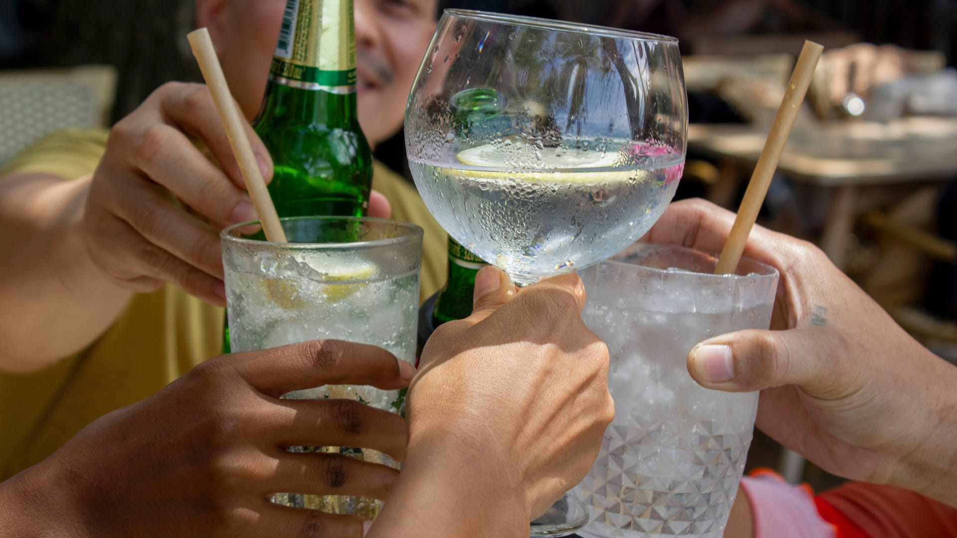 Alkoholpause: Ein Drink am Nachmittag oder nach Mitternacht ist in Thailand nur noch in großen Hotels möglich (Symbolfoto). Alkoholpause: Ein Drink am Nachmittag oder nach Mitternacht ist in Thailand nur noch in großen Hotels möglich (Symbolfoto).