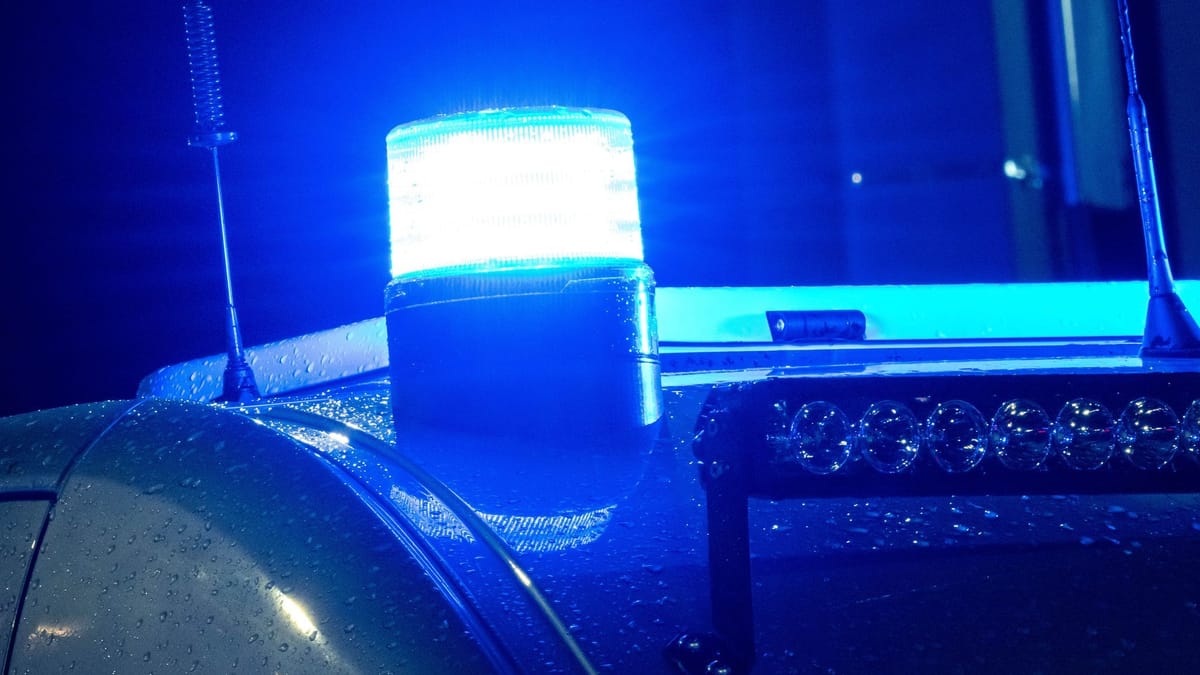 Stark alkoholisierter Mann zielt auf Passanten – Großeinsatz