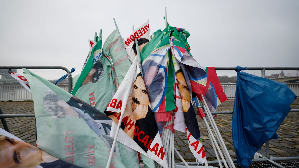 Tausende Kurden fordern Freilassung von PKK-Gründer