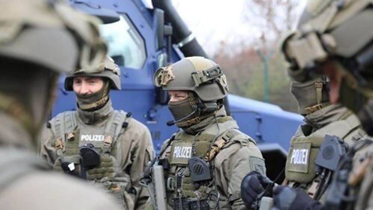 Geiselnahme-auf-A72-BMW-Fahrer-rast-mit-Kind-davon